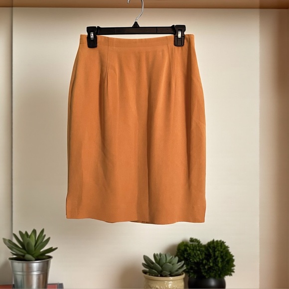 Dana Buchman Vintage Silk Pencil Skirt. Size 10P. Orange Yellow Color. Back Zip - Picture 5 of 7